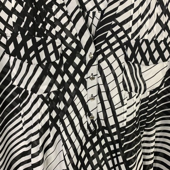 Avenue Semi Sheer 1/2 Button Blouse Women 14/16 B&W Pattern 3/4 Sleeve Airy - Picture 4 of 13